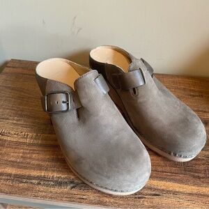 Dansko Women's Caia Taupe Milled Nubuck Clog Size 39 NEW without box